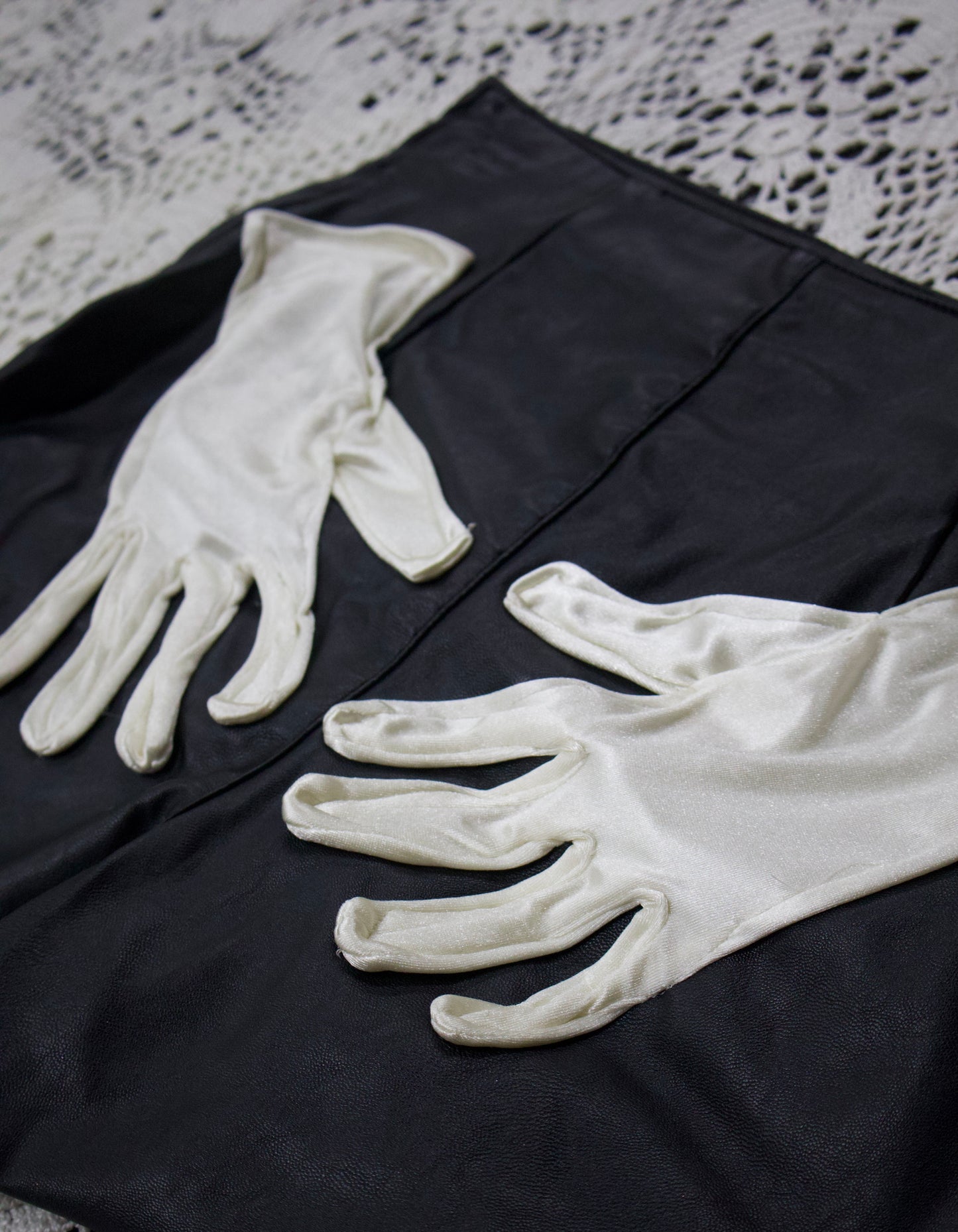 Dressed to kill back glove leather shorts