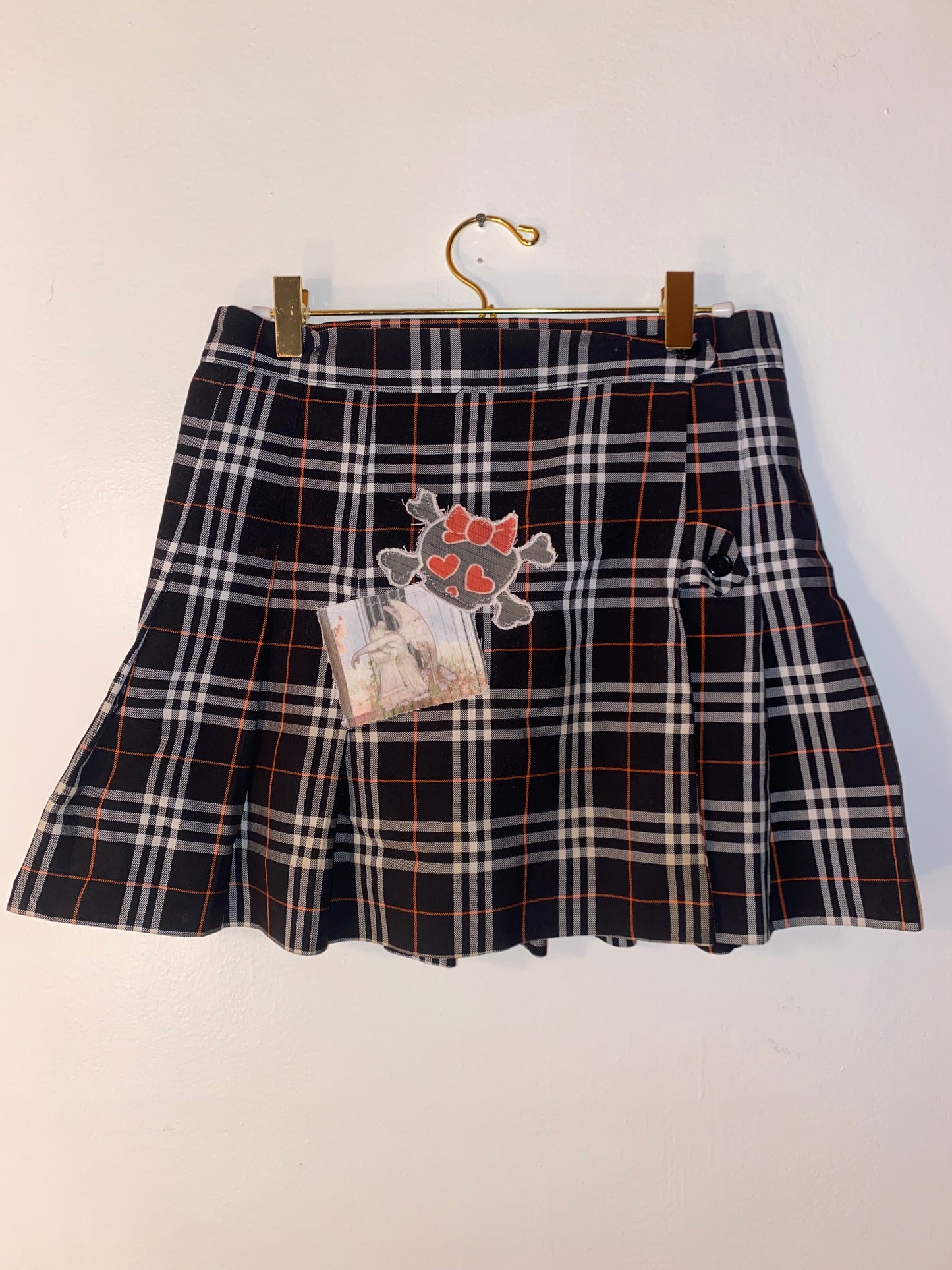 Skull girl plaid skirt